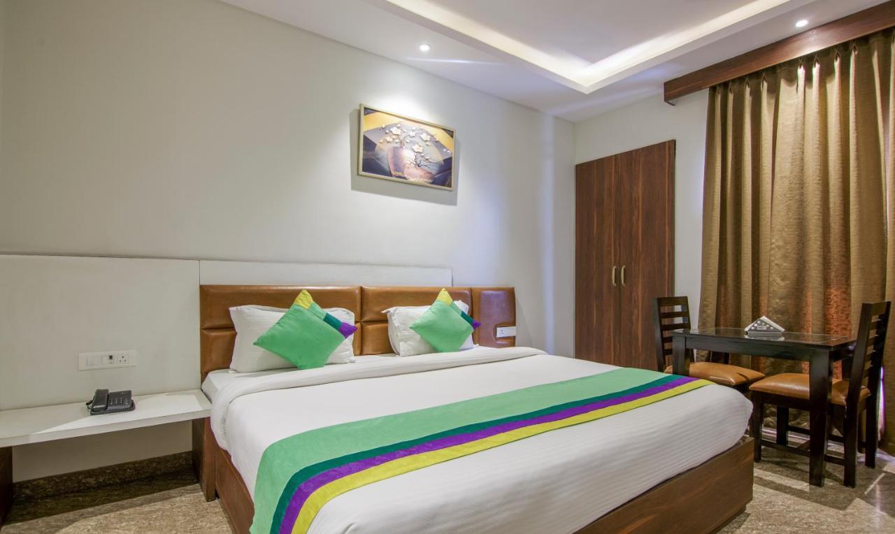 Hotel Treebo Swastika Premium Noida Exterior foto