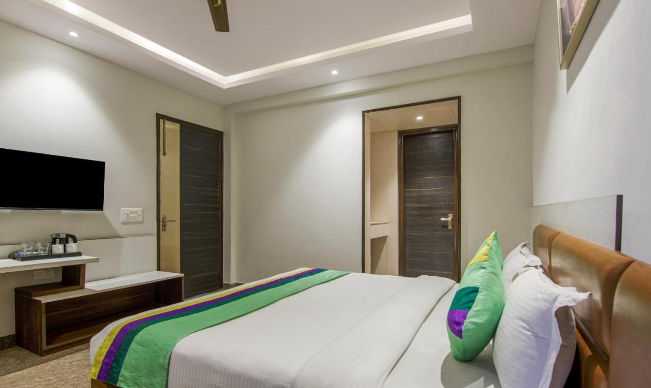 Hotel Treebo Swastika Premium Noida Exterior foto