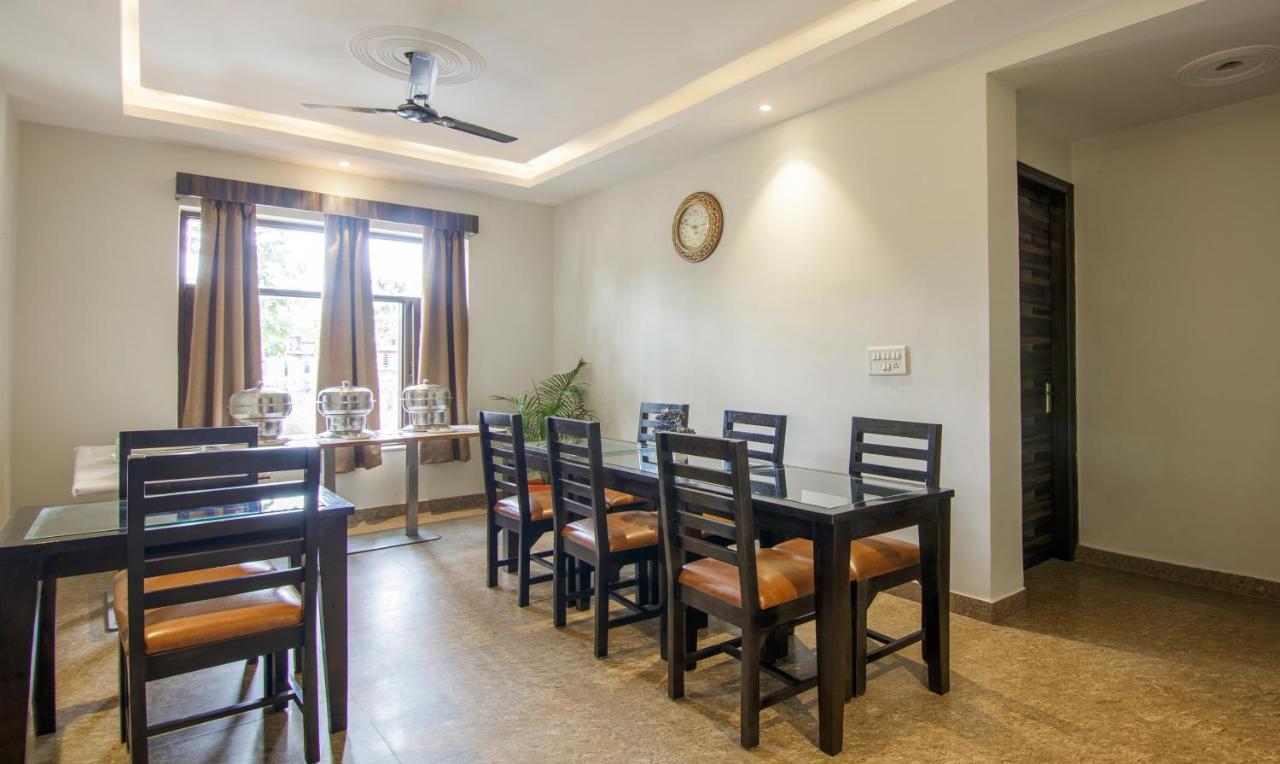 Hotel Treebo Swastika Premium Noida Exterior foto