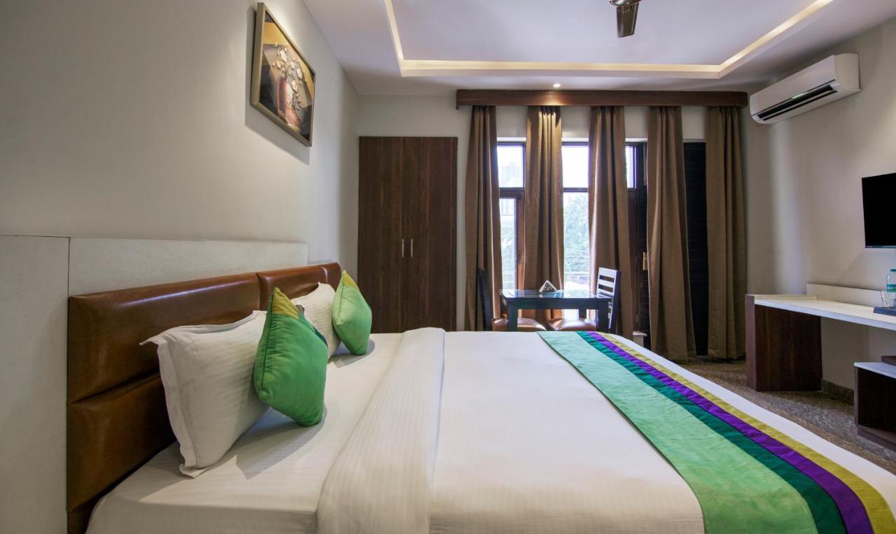 Hotel Treebo Swastika Premium Noida Exterior foto