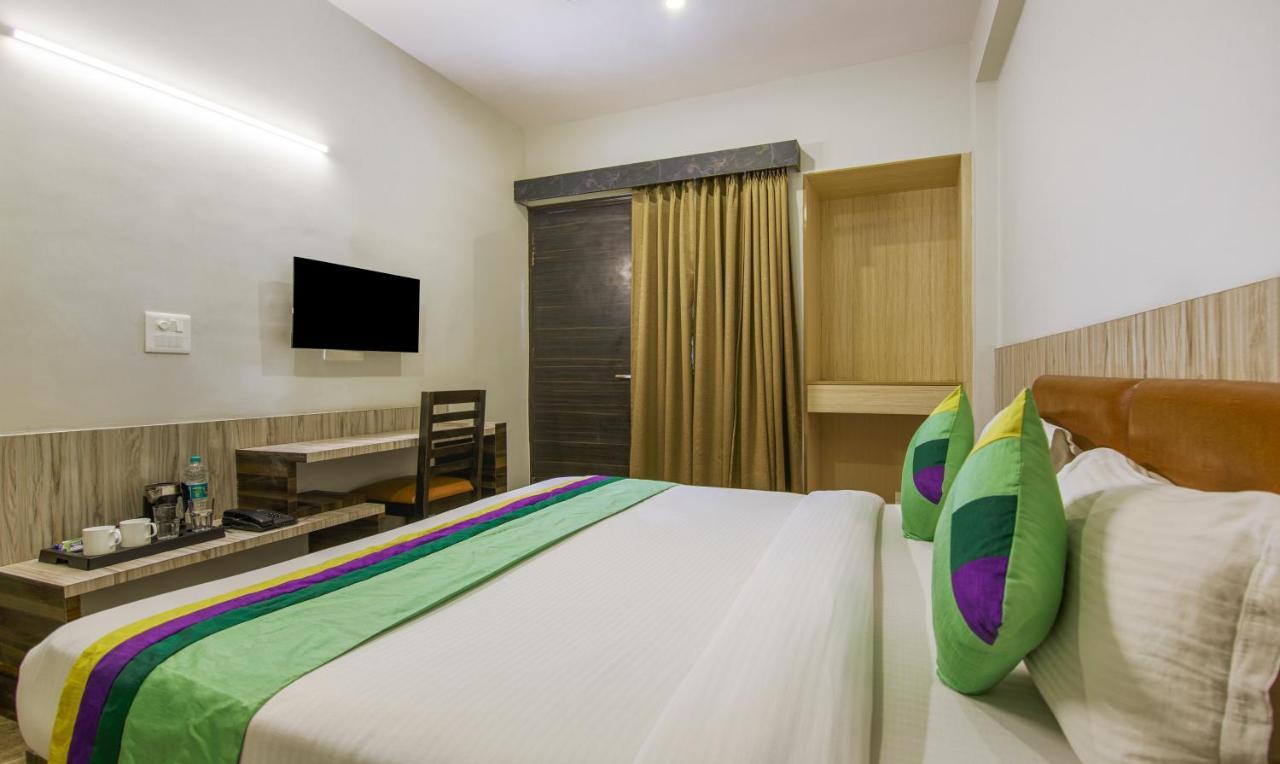 Hotel Treebo Swastika Premium Noida Exterior foto